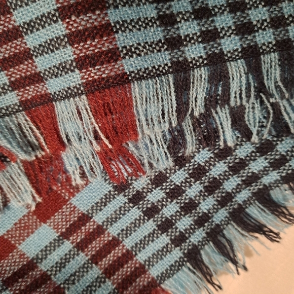 Lands' End women's plaid large square fringed scarf or shawl - Picture 2 of 6